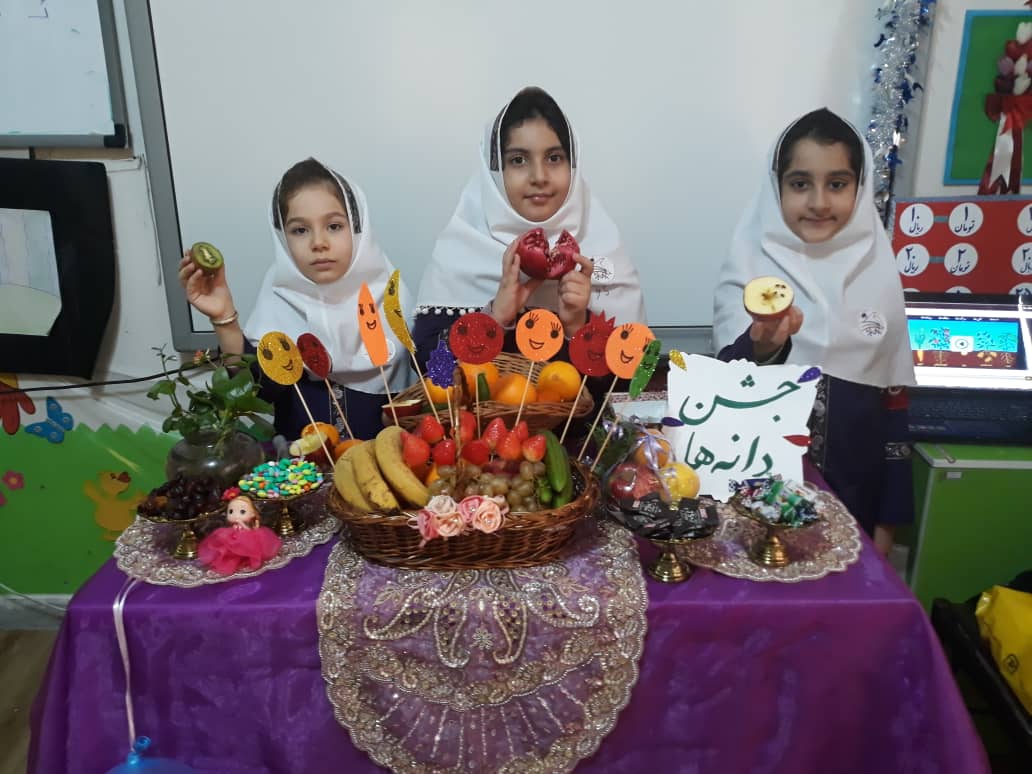 تدریس دانه ها (بخش علوم) با حضور اولیا در پایه دوم «ب»